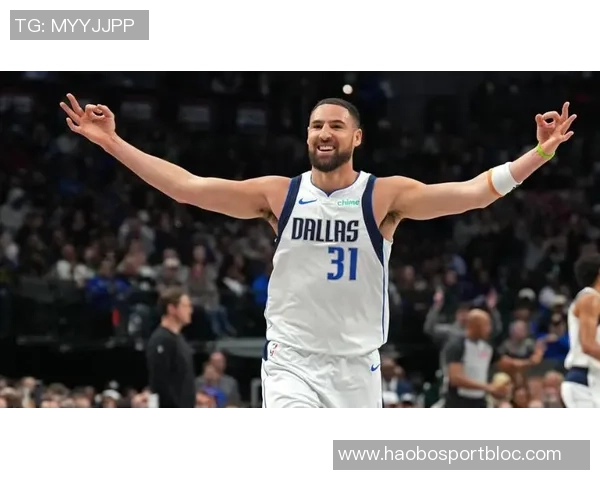 克莱半场表现出色三分球完美命中助力球队进攻火力全开 克莱半场表现出色三分球完美命中助力球队进攻火力全开